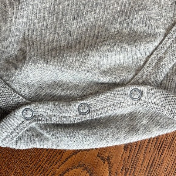 Baby Gap Onesie, gray, 3-6 months, 100% cotton. Short sleeve. New w/8.00 tag. - Picture 4 of 5